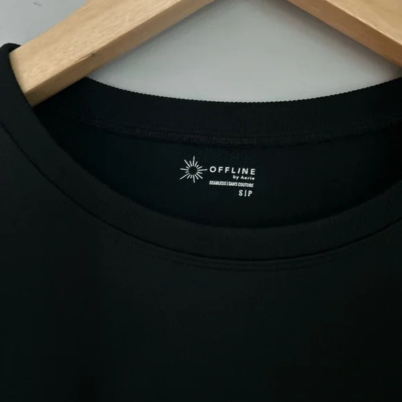 OFFLINE By Aerie Sidewalk Seamless Black Long Sleeve Cropped T-Shirt Size Small - Picture 4 of 8